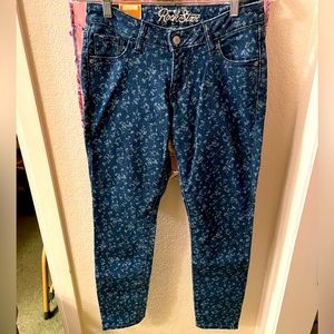 **NWT** size 6 floral printed Old Navy low rise super skinny rock star jeans